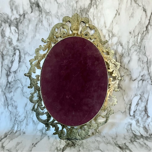 Vintage brass ornate oval picture with frame and glass cover - Picture 2 of 3